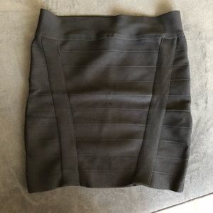 ⏬EUC Guess Bandage Skirt